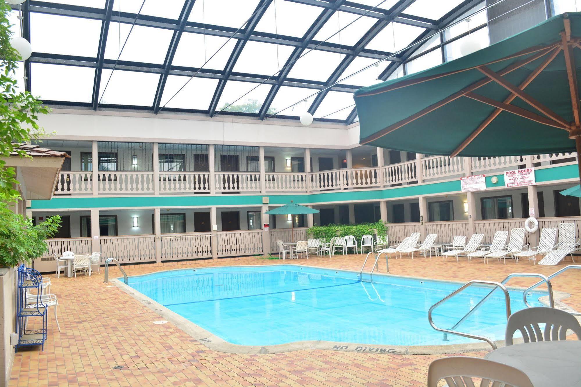 Elk Grove Hotel 엘크그루브빌리지 외부 사진